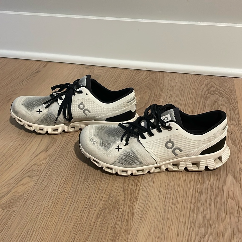 On Cloud tennis shoes, white and black, women’s US 8